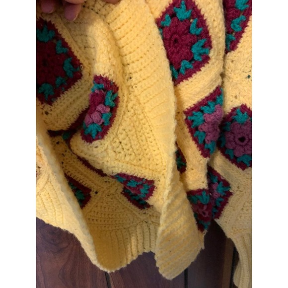 Vintage 70s handmade crochet yellow granny square blanket sweater size medium - Picture 7 of 11